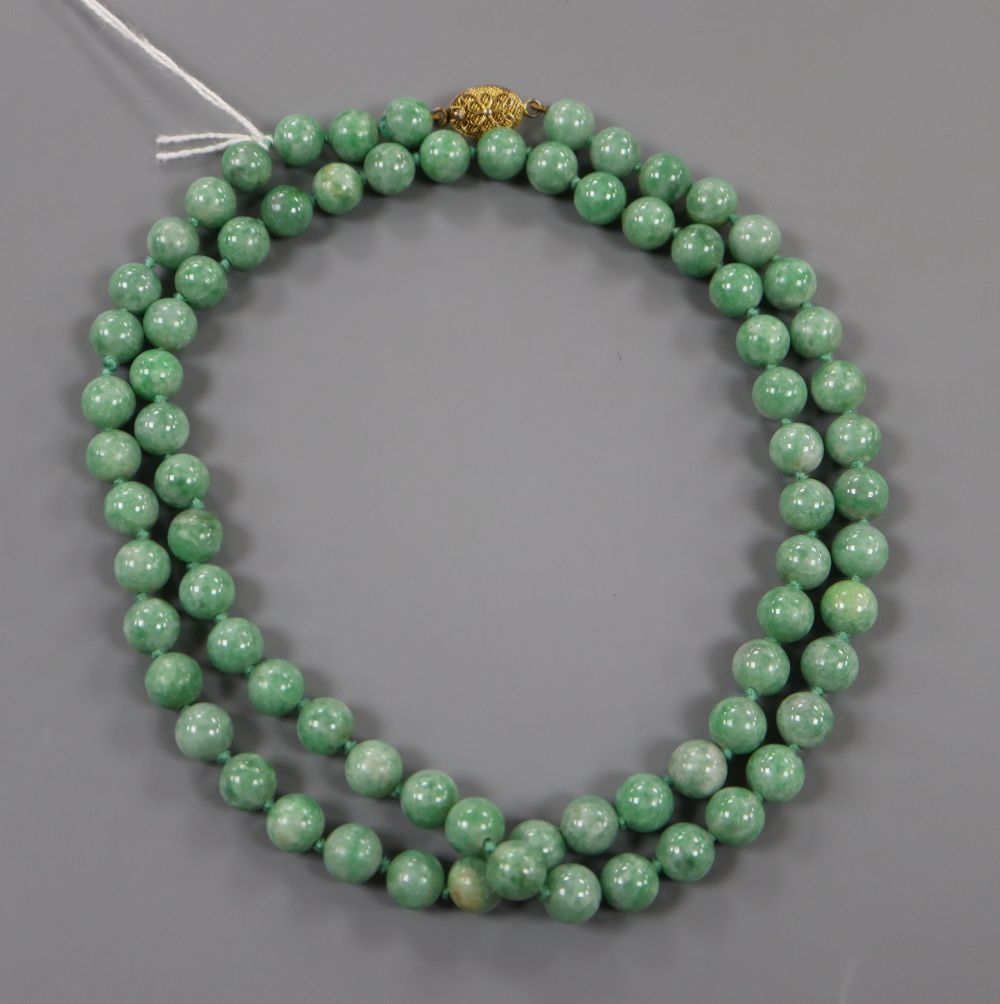 A single strand jade bead necklace, 81cm, gross 115 grams.